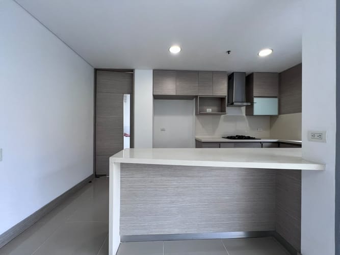 Apartamento de 3 alcobas en arriendo en El Poblado, Medellín, 133 m² · foto 3 de 18