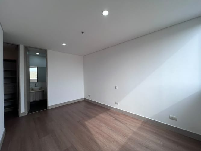 Apartamento de 3 alcobas en arriendo en El Poblado, Medellín, 133 m² · foto 9 de 18