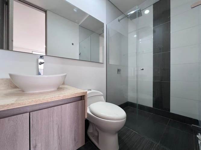 Apartamento de 3 alcobas en arriendo en El Poblado, Medellín, 133 m² · foto 17 de 18