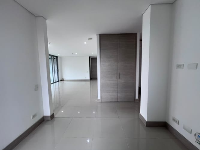 Apartamento de 3 alcobas en arriendo en El Poblado, Medellín, 133 m² · foto 7 de 18