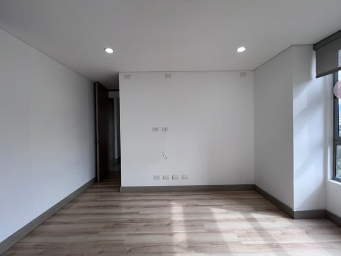 Apartamento de 3 alcobas en arriendo en El Poblado, Medellín, 133 m² · foto 11 de 18