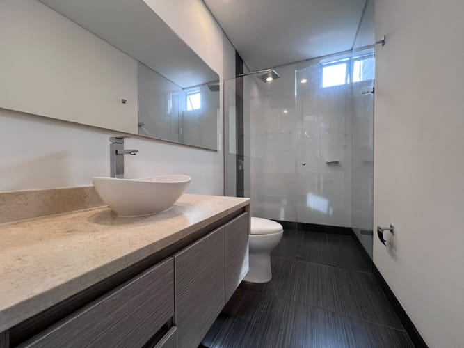 Apartamento de 3 alcobas en arriendo en El Poblado, Medellín, 133 m² · foto 15 de 18