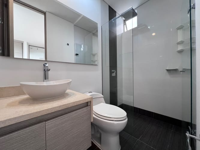 Apartamento de 3 alcobas en arriendo en El Poblado, Medellín, 133 m² · foto 16 de 18