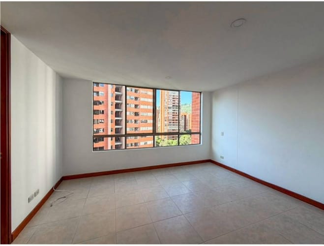 Apartamento de 2 alcobas en arriendo en El Poblado, Medellín, 130 m² · foto 2 de 18