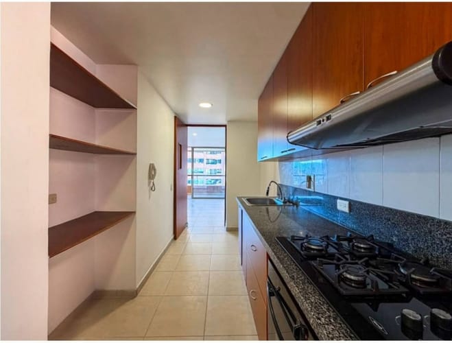 Apartamento de 2 alcobas en arriendo en El Poblado, Medellín, 130 m² · foto 13 de 18