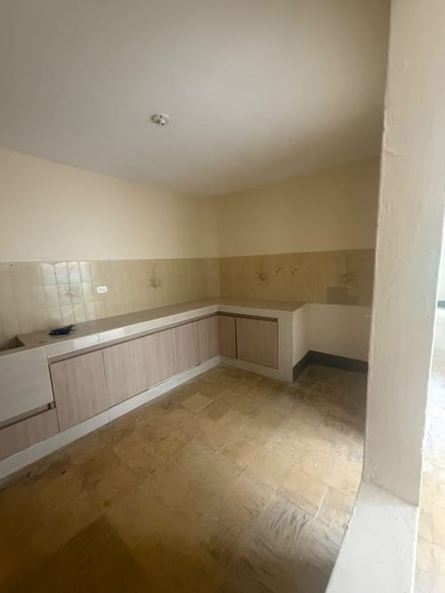 Casa de 2 alcobas en arriendo en El Rincón, Medellín, 82 m² · foto 3 de 10