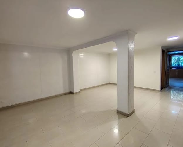Casa de 3 alcobas en venta en El Poblado, Medellín, 220 m² · foto 4 de 19