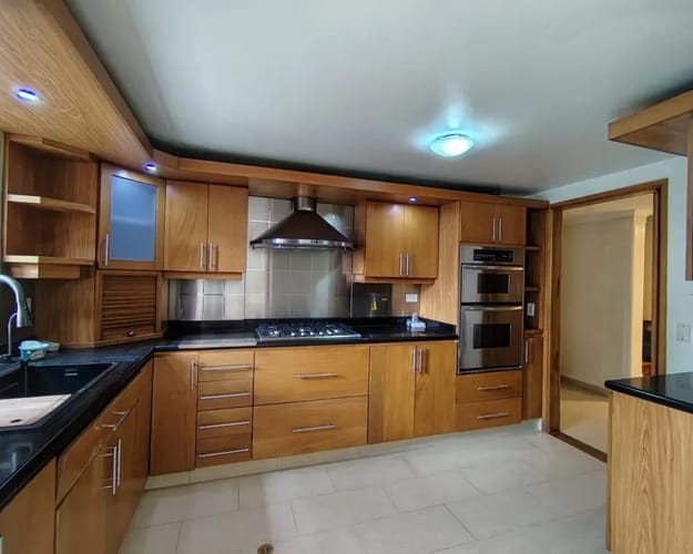 Casa de 3 alcobas en venta en El Poblado, Medellín, 220 m² · foto 3 de 19