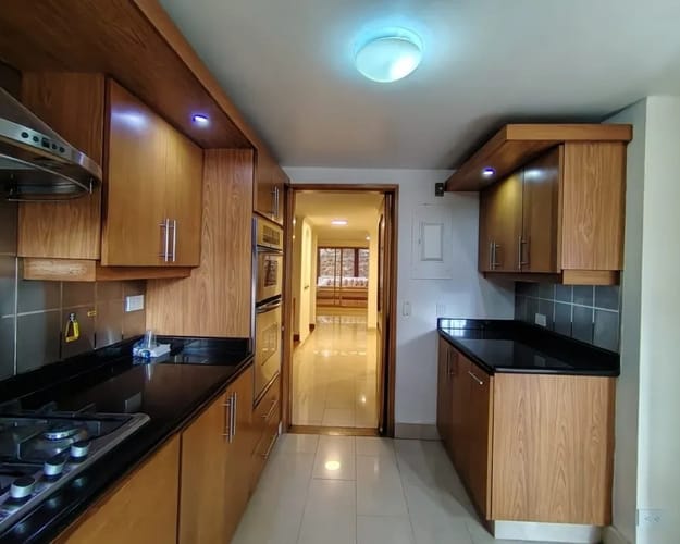 Casa de 3 alcobas en venta en El Poblado, Medellín, 220 m² · foto 2 de 19