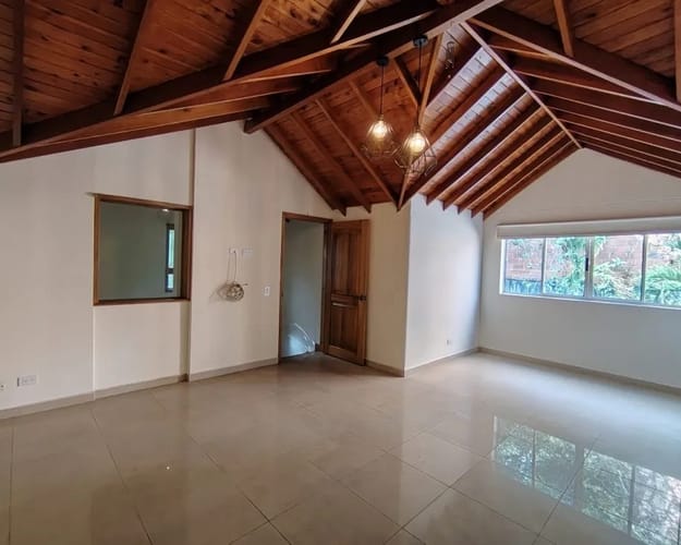 Casa de 3 alcobas en venta en El Poblado, Medellín, 220 m² · foto 11 de 19
