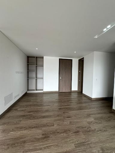 Apartamento de 3 alcobas en arriendo en Los Balsos, Medellín, 130 m² · foto 2 de 24