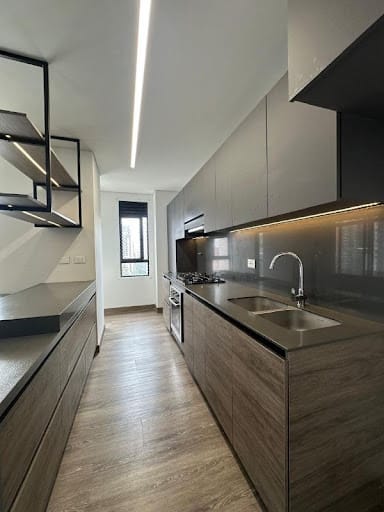 Apartamento de 3 alcobas en arriendo en Los Balsos, Medellín, 130 m² · foto 3 de 24