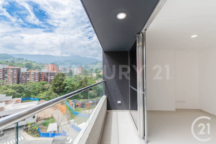 Apartamento de 3 alcobas en venta en Camino Verde, Envigado, 65 m² · foto 1 de 19