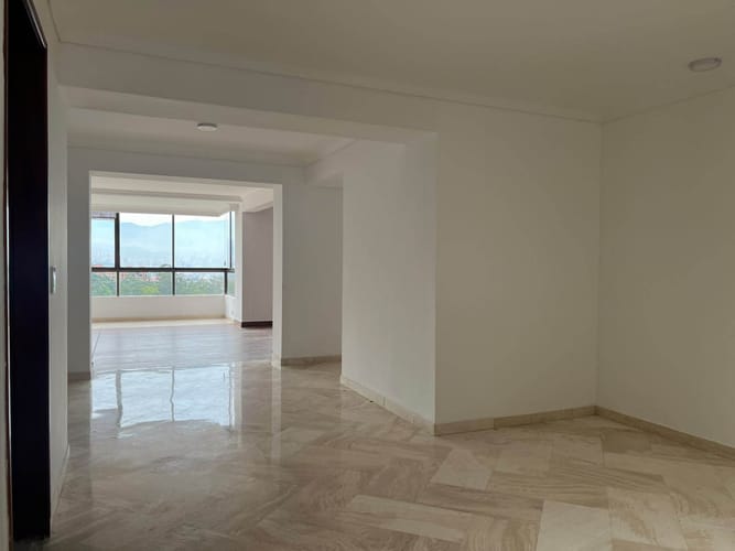 Apartamento de 3 alcobas en arriendo en Oviedo, Medellín, 210 m² · foto 9 de 19