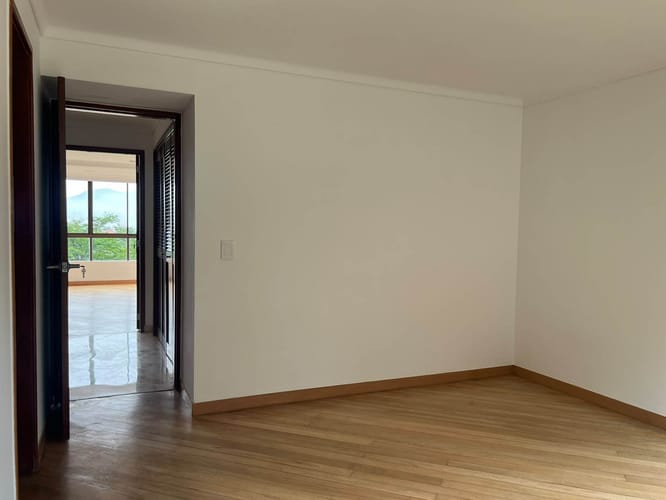 Apartamento de 3 alcobas en arriendo en Oviedo, Medellín, 210 m² · foto 7 de 19