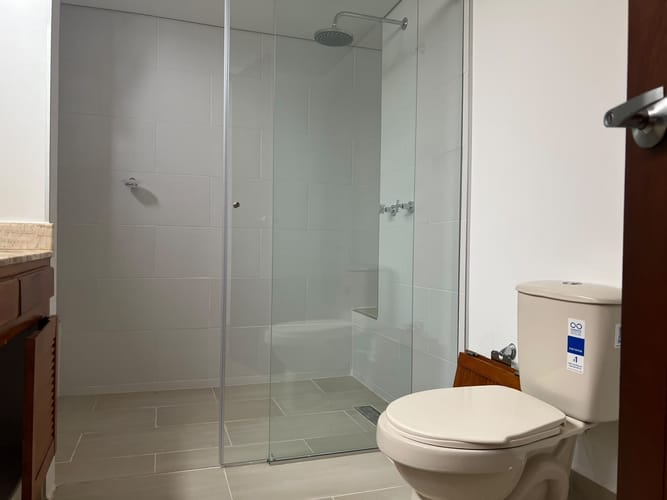 Apartamento de 3 alcobas en arriendo en Oviedo, Medellín, 210 m² · foto 18 de 19
