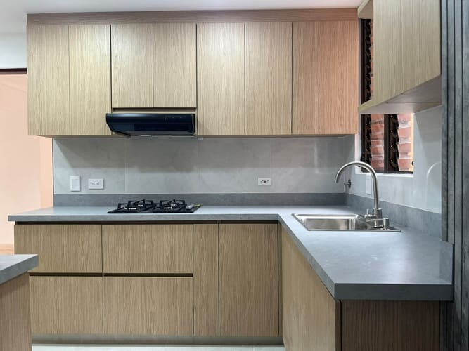 Apartamento de 3 alcobas en arriendo en Oviedo, Medellín, 210 m² · foto 4 de 19