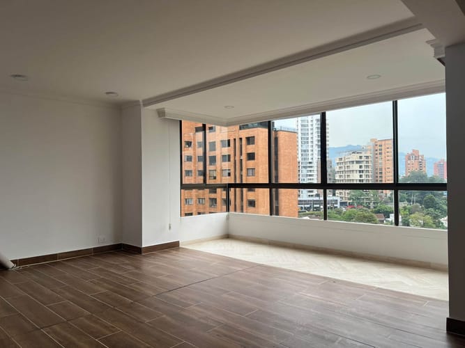 Apartamento de 3 alcobas en arriendo en Oviedo, Medellín, 210 m² · foto 3 de 19