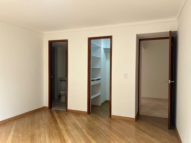 Apartamento de 3 alcobas en arriendo en Oviedo, Medellín, 210 m² · foto 11 de 19