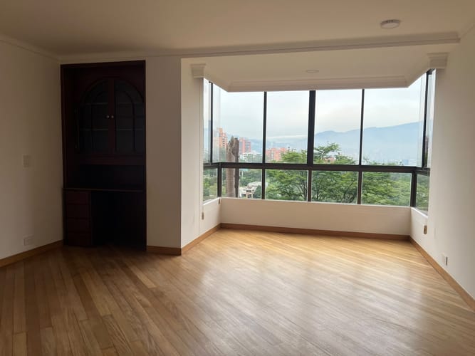 Apartamento de 3 alcobas en arriendo en Oviedo, Medellín, 210 m² · foto 12 de 19