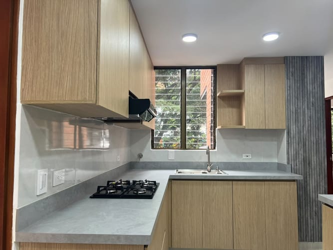 Apartamento de 3 alcobas en arriendo en Oviedo, Medellín, 210 m² · foto 5 de 19