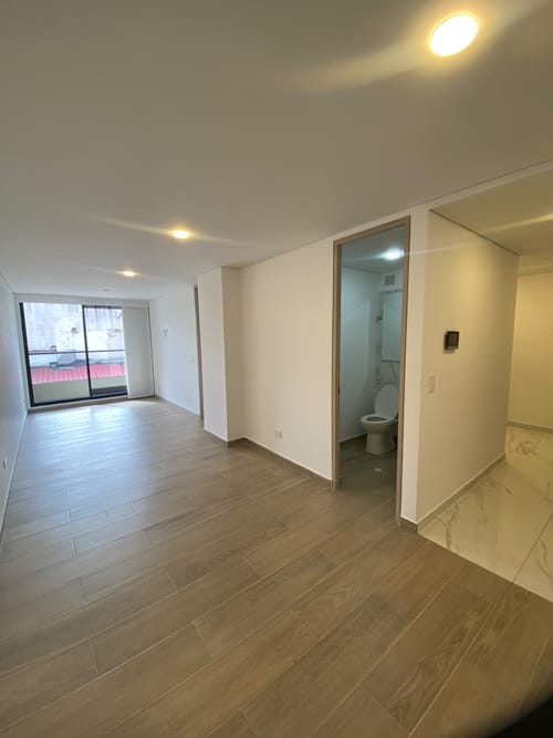 Apartamento de 1 alcoba en arriendo en Chicó Navarra, Bogotá, 56 m² · foto 3 de 18