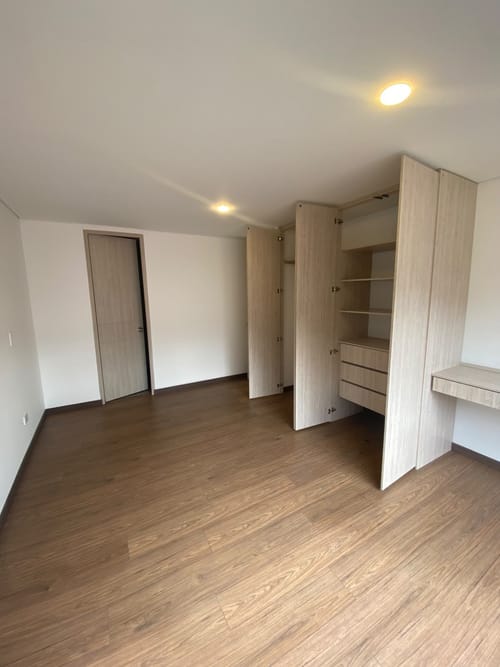 Apartamento de 1 alcoba en arriendo en Chicó Navarra, Bogotá, 56 m² · foto 10 de 18