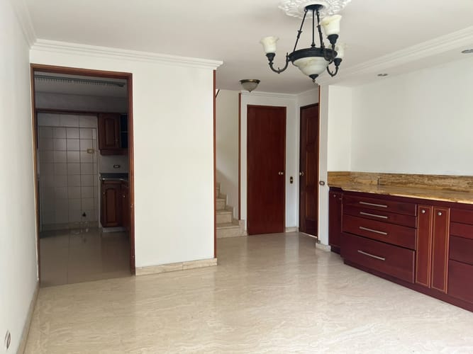 Casa de 3 alcobas en arriendo en El Poblado, Medellín, 330 m² · foto 5 de 17
