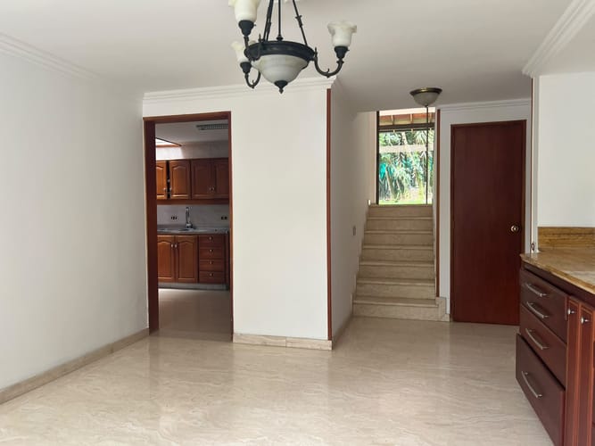 Casa de 3 alcobas en arriendo en El Poblado, Medellín, 330 m² · foto 7 de 17