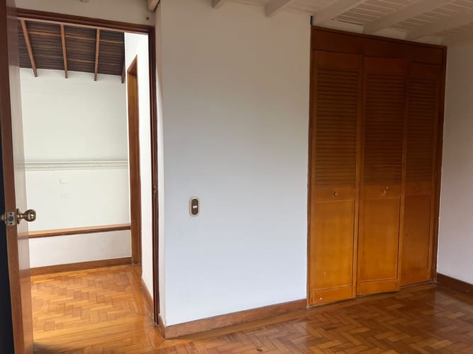 Casa de 3 alcobas en arriendo en El Poblado, Medellín, 330 m² · foto 6 de 17