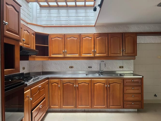 Casa de 3 alcobas en arriendo en El Poblado, Medellín, 330 m² · foto 4 de 17