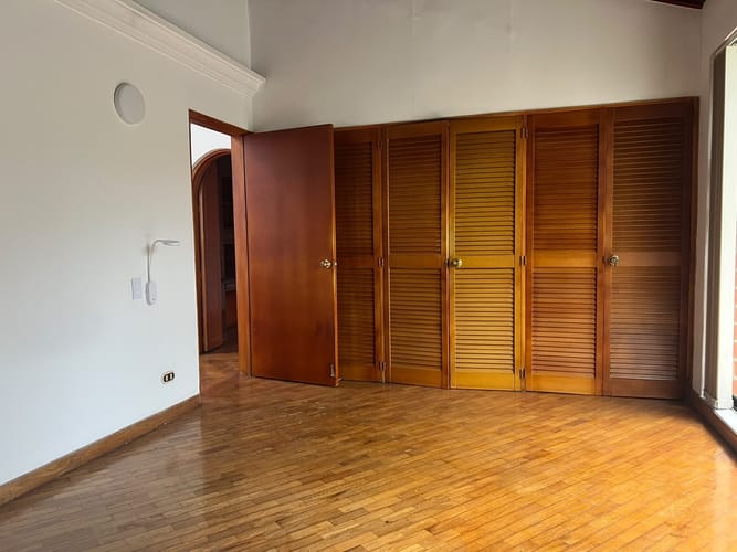 Casa de 3 alcobas en arriendo en El Poblado, Medellín, 330 m² · foto 9 de 17