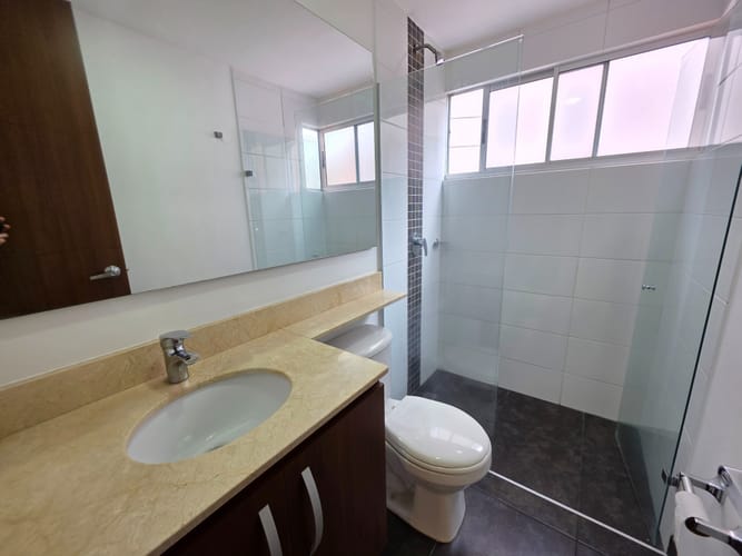 Apartamento de 3 alcobas en arriendo en Cumbres, Envigado, 95 m² · foto 22 de 24