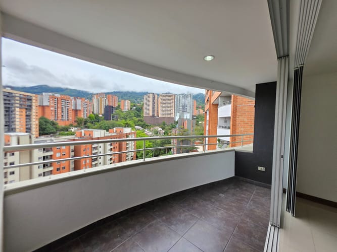 Apartamento de 3 alcobas en arriendo en Cumbres, Envigado, 95 m² · foto 18 de 24
