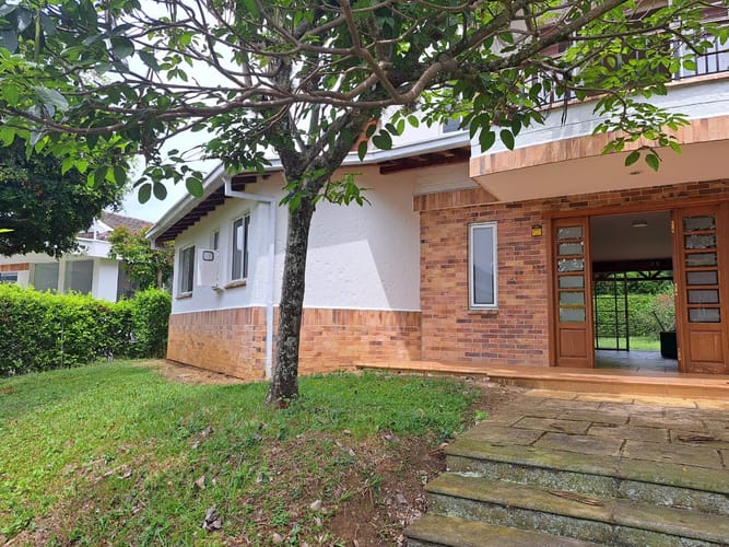 Casa de 5 alcobas en venta en Cn. Terrazas De Mezuli, Piedecuesta, 333 m² · foto 2 de 8