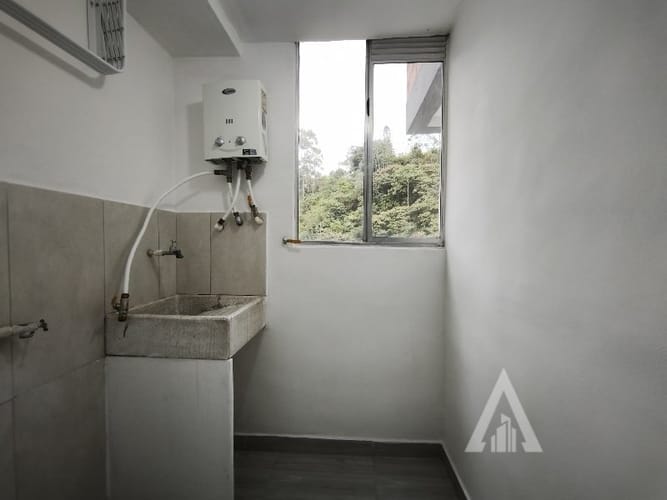 Apartamento de 3 alcobas en arriendo en Las Lomitas, Sabaneta, 57 m² · foto 13 de 16