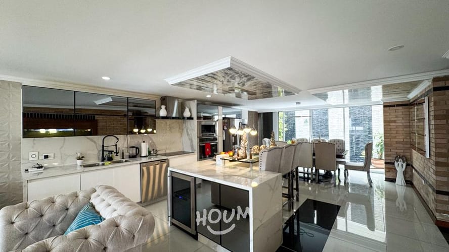 Casa de 5 alcobas en venta en Las Lomitas, Sabaneta, 467 m² · foto 2 de 24