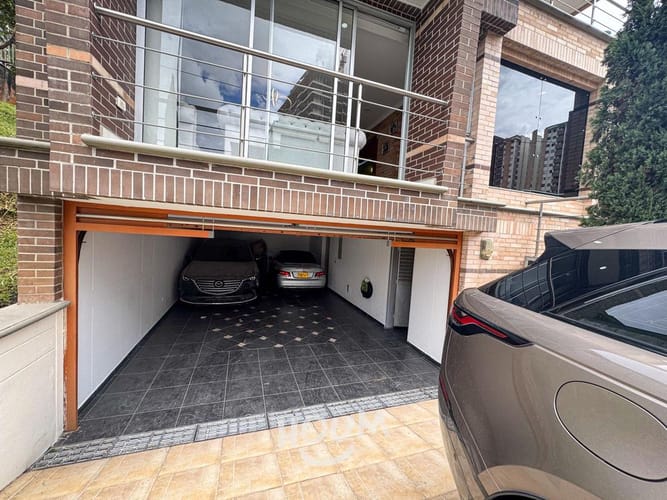 Casa de 5 alcobas en venta en Las Lomitas, Sabaneta, 467 m² · foto 18 de 24