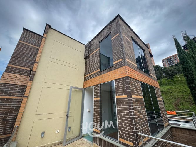 Casa de 5 alcobas en venta en Las Lomitas, Sabaneta, 467 m² · foto 23 de 24