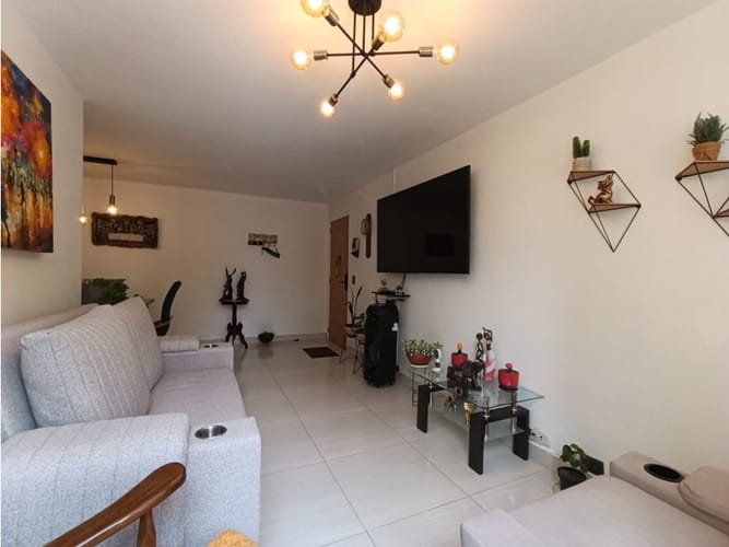 Apartamento de 3 alcobas en venta en Calasanz Parte Alta, Medellín, 70 m² · foto 3 de 21