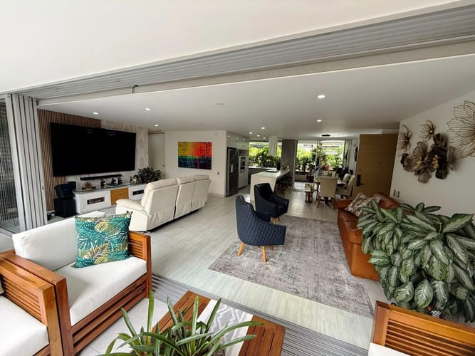 Apartamento de 4 alcobas en venta en Castropol, Medellín, 148 m² · foto 2 de 19