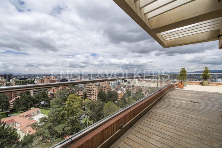Apartamento de 4 alcobas en venta en Los Rosales, Bogotá, 553 m² · foto 3 de 24