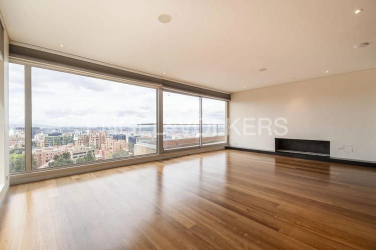 Apartamento de 4 alcobas en venta en Los Rosales, Bogotá, 553 m² · foto 2 de 24