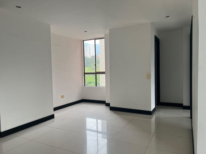 Apartamento de 2 alcobas en arriendo en El Poblado, Medellín, 78 m² · foto 7 de 14