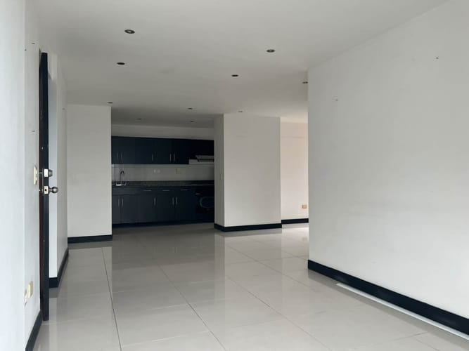 Apartamento de 2 alcobas en arriendo en El Poblado, Medellín, 78 m² · foto 6 de 14
