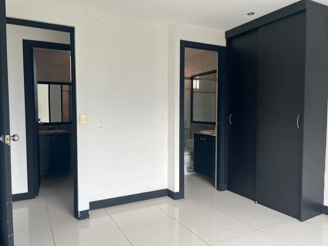 Apartamento de 2 alcobas en arriendo en El Poblado, Medellín, 78 m² · foto 11 de 14