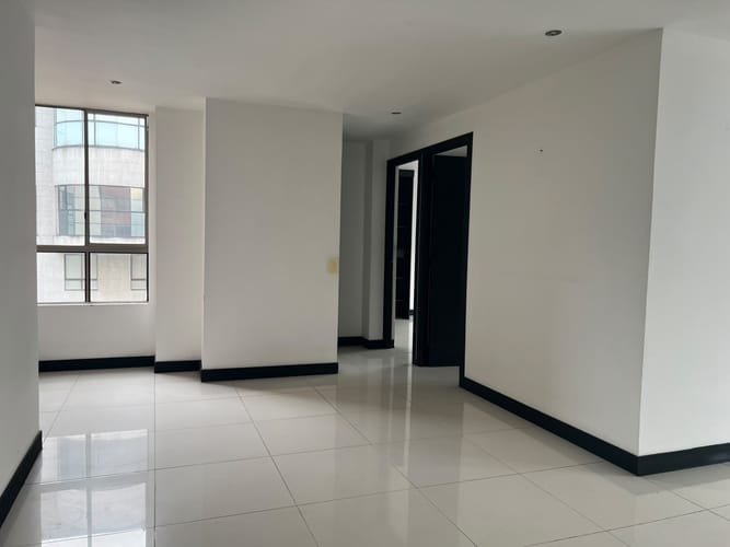 Apartamento de 2 alcobas en arriendo en El Poblado, Medellín, 78 m² · foto 9 de 14