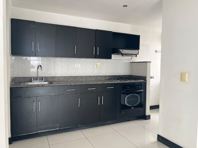 Apartamento de 2 alcobas en arriendo en El Poblado, Medellín, 78 m² · foto 5 de 14