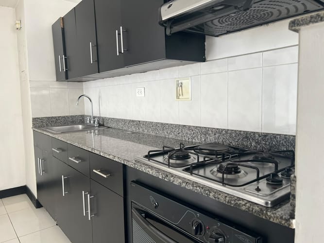 Apartamento de 2 alcobas en arriendo en El Poblado, Medellín, 78 m² · foto 3 de 14