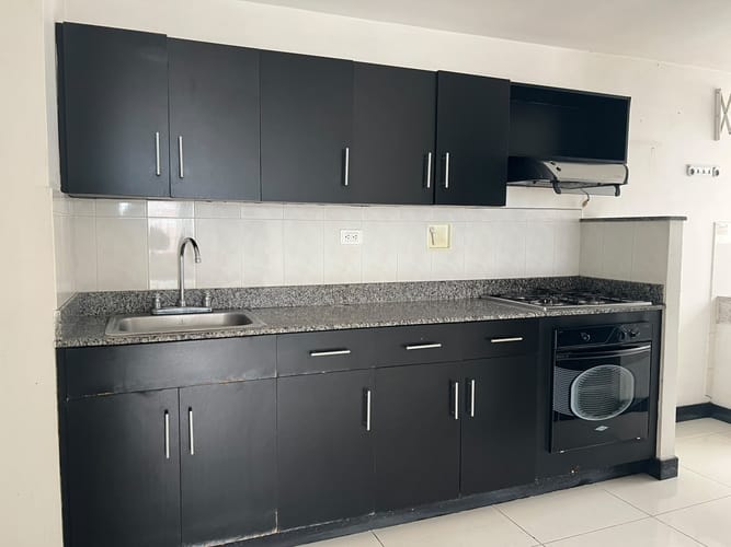 Apartamento de 2 alcobas en arriendo en El Poblado, Medellín, 78 m² · foto 4 de 14